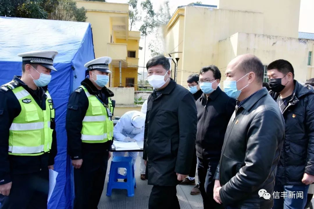 钟旭辉强调各级党组织和广大党员要充分发挥战斗堡垒和先锋模范作用让