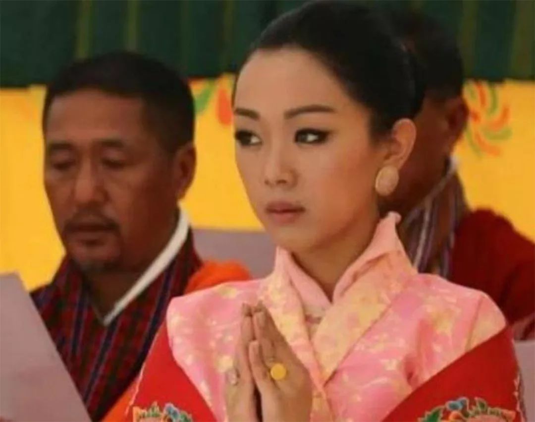 世外桃源美女多39岁的不丹公主哈佛学霸学历容貌碾压佩玛王后