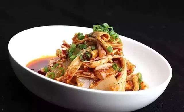 有机葵菜脆郡把3,往锅中放入糖,香醋,老抽,盐,味精烧开,再加入炸过的