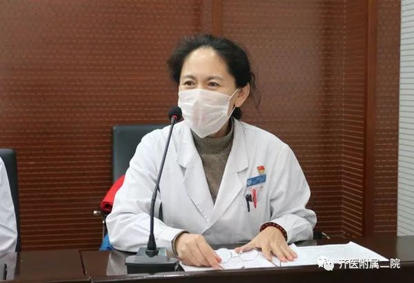 感染科科长潘春燕作培训支援湖北医疗队医护人员聆听培训培训会现场