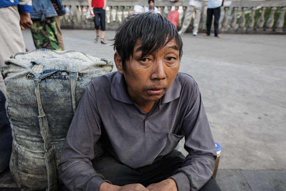 原创农民打工很累,最难的时候,怎么挺住的?这4种经历,个个都扎心