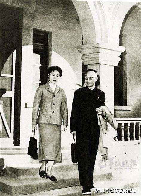 "末代皇帝"溥仪的自由恋爱,看戏丢"夫人"?_李淑贤