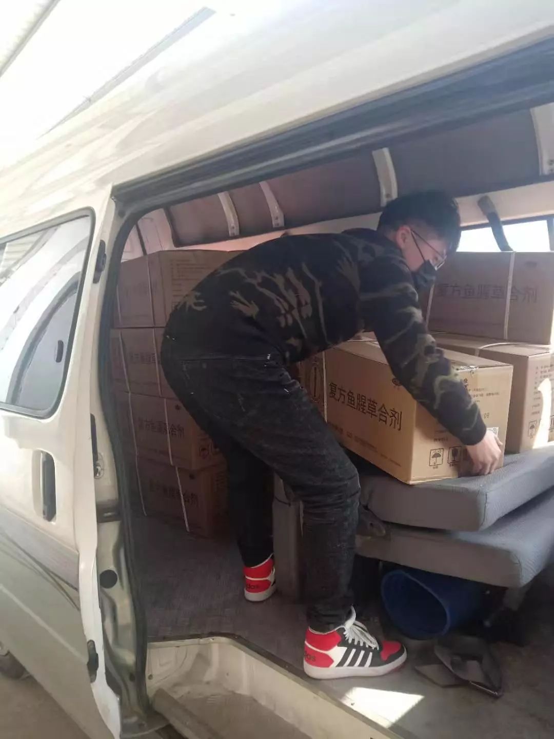 生何洋,刚到广济上班半年时间,小伙子主动要求加班,到仓库搬货拖货,从