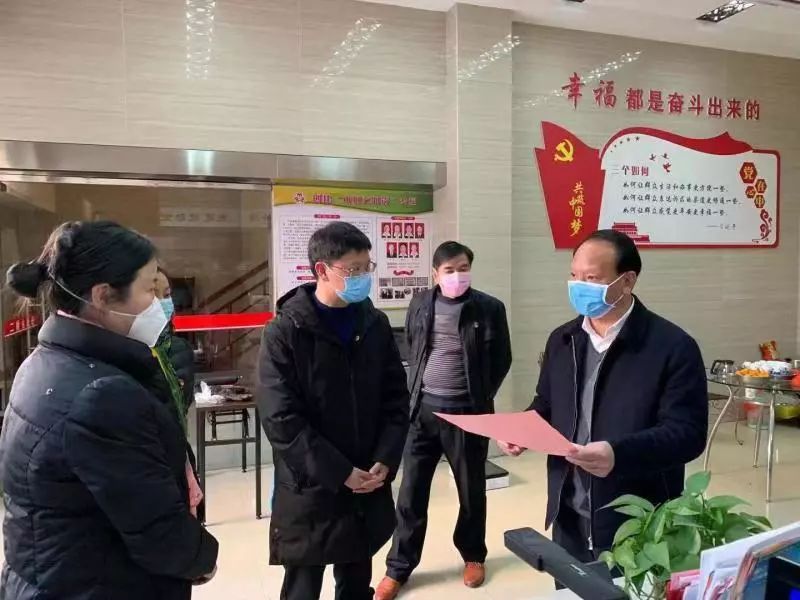 县委常委兰思义到社区检查调研防疫工作开展情况