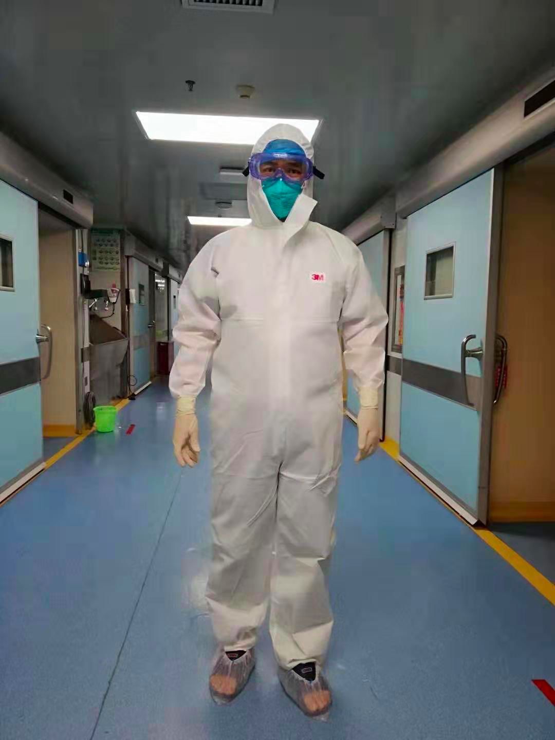 全程"隔离"  吉大二院副院长柳克祥教授穿防护服为34岁男子完成主