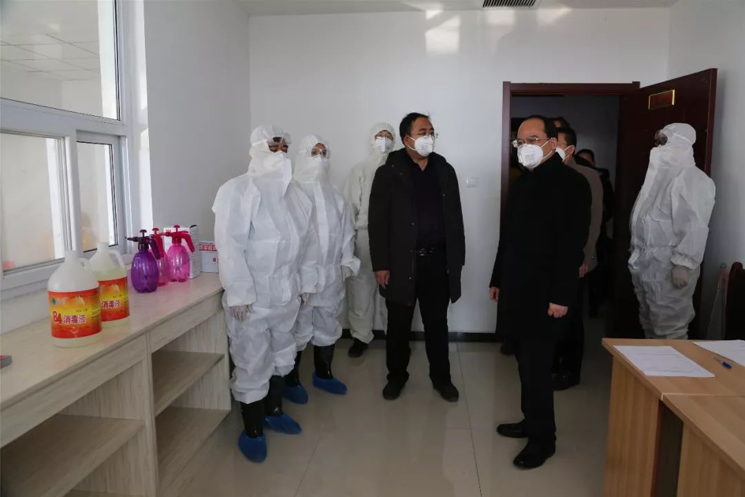 在孟村西高速路口检查督导时,副县长,县公安局局长石慧堂陪同张立 