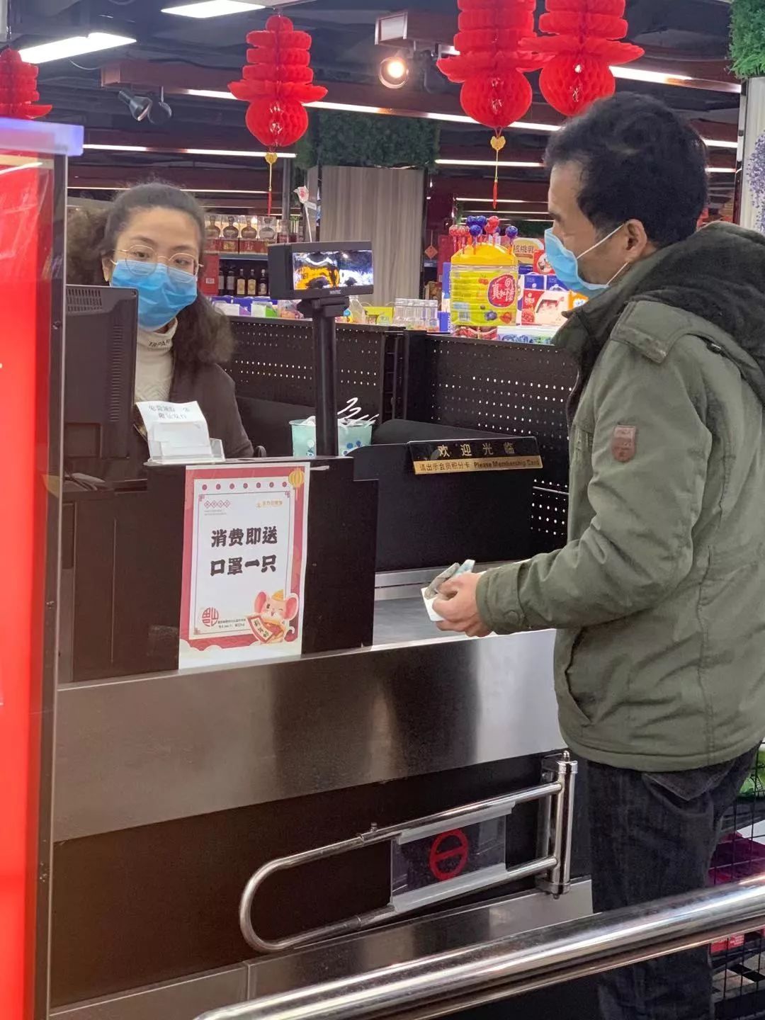 东阳这家商超每天发500个口罩,购物还有送