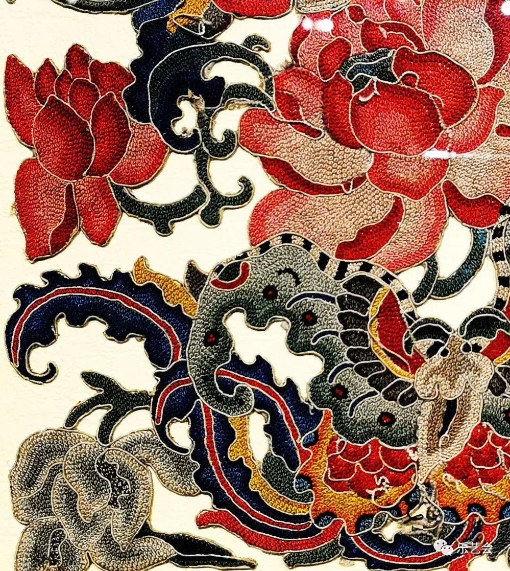 山西民间刺绣又称为"女红",被赞誉为"母亲的艺术",她承载着丰富的民族