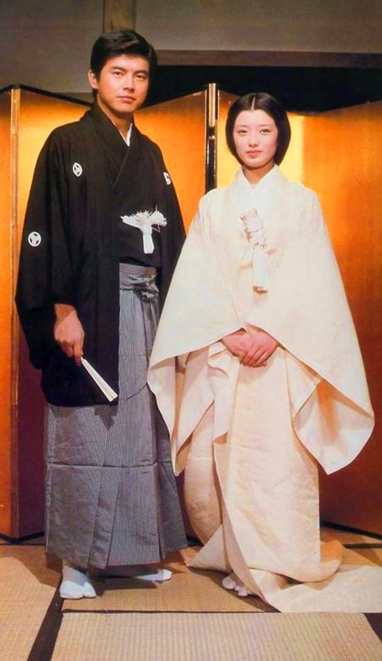 山口百惠与三浦友和的爱情故事,就像她的一生一样,也是一个很传奇的