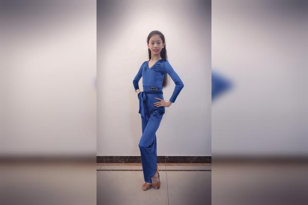 12岁精英组拉丁舞冠军李茉晗