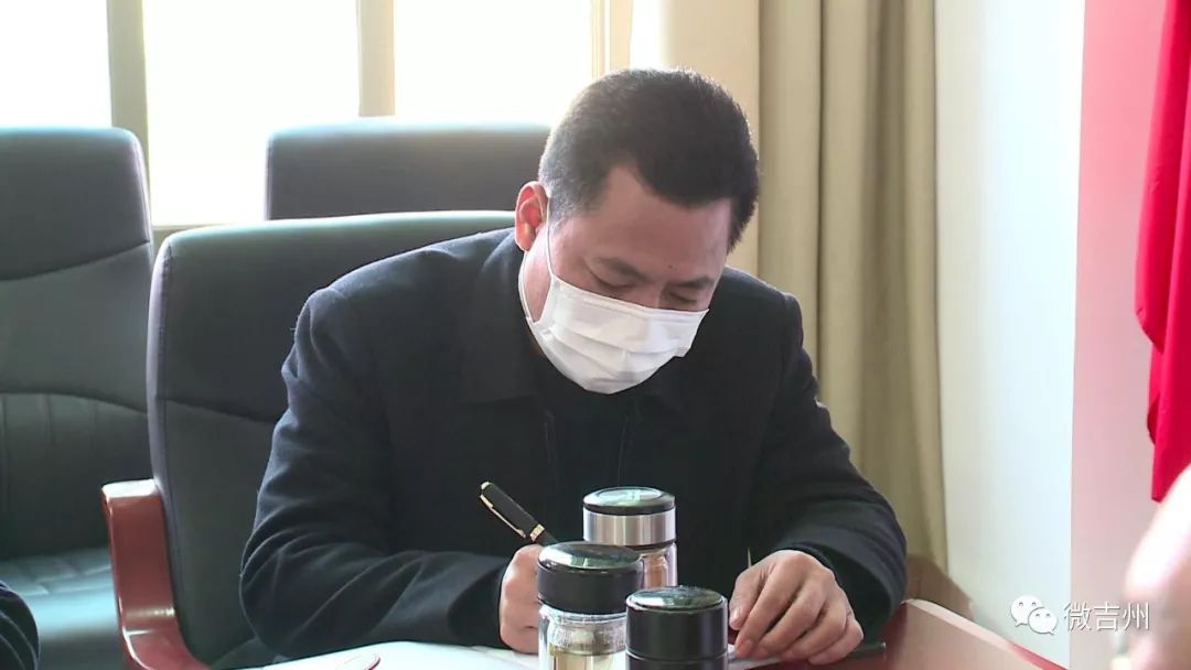 会上,曾广炆,谢启龙,肖柏林分别就下一步新型冠状病毒感染的肺炎防控