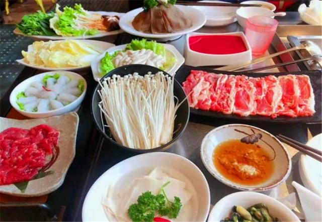 为什么吃火锅时,有的羊肉一煮就有白沫,而有的却没有?