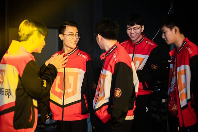 大梦与墨白虽然是q9本赛季的新成员,但是他们之间的渊源关系早已令