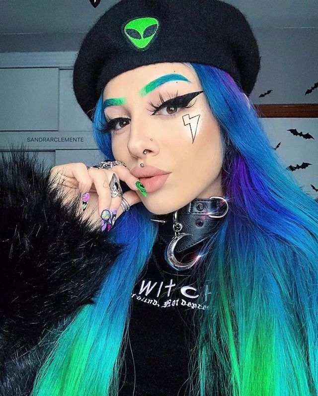 赏析非主流哥特风美妆博主sandrarclemente妆容集锦
