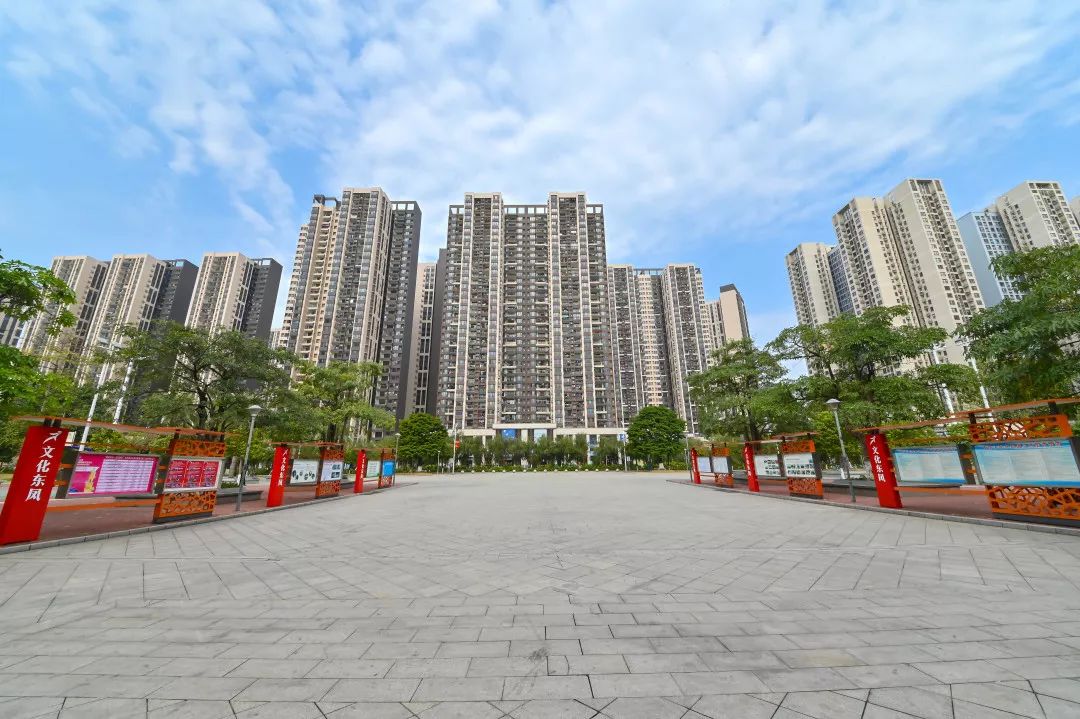 是我们东凤镇文化"地标"之一广场位于镇中心区东凤镇文体广场同时记录