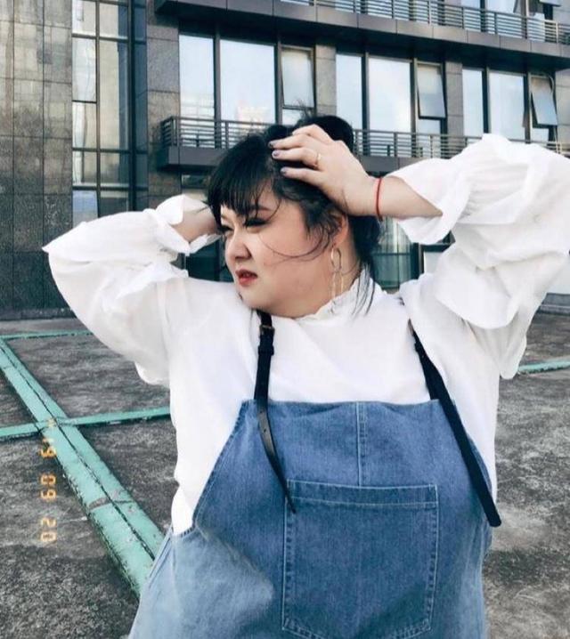 说起陈嘉佳进入演艺圈,可谓是多得王祖蓝这个贵人的帮助,在一次偶然的