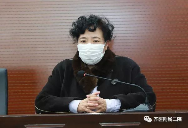 感染科科长潘春燕作培训支援湖北医疗队医护人员聆听培训培训会现场