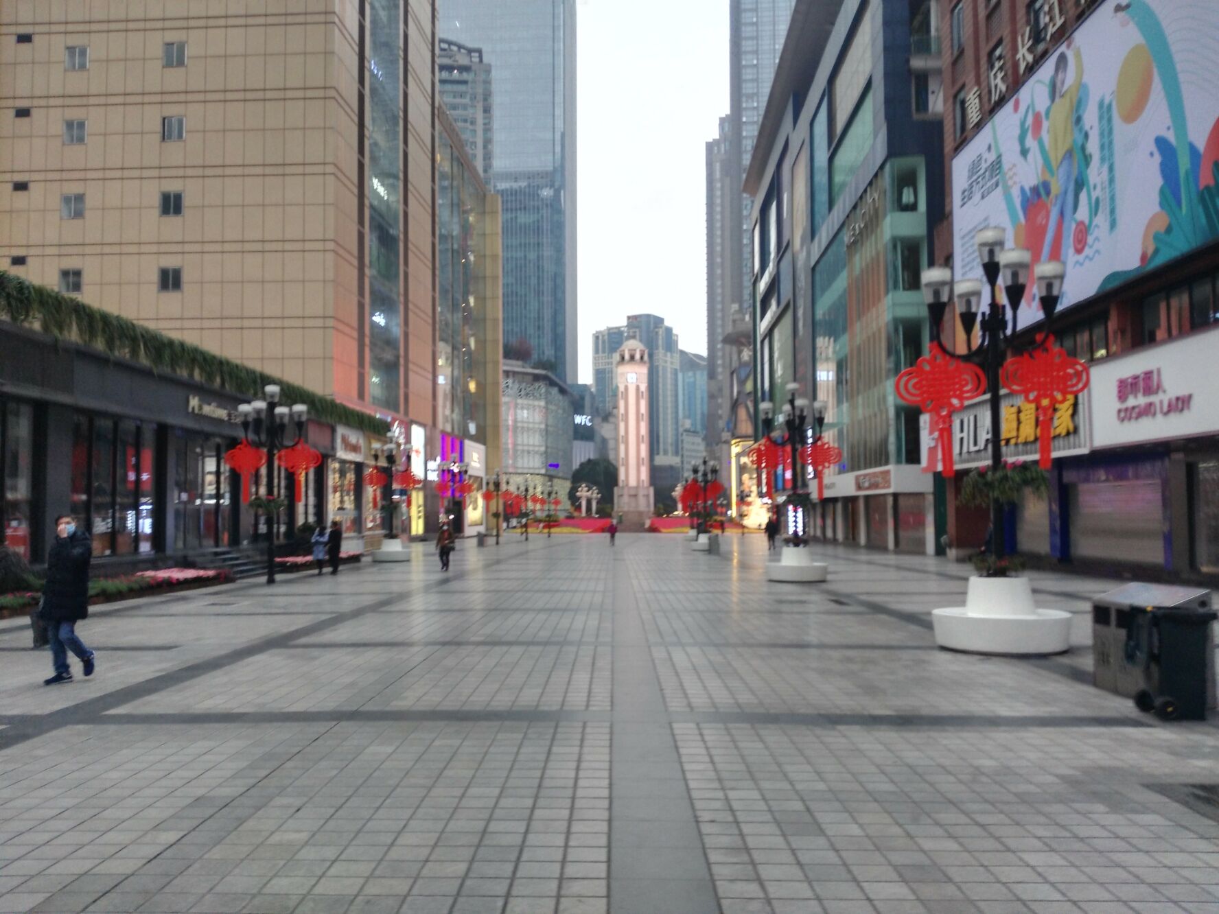 大年初八,我拍下了这样的解放碑