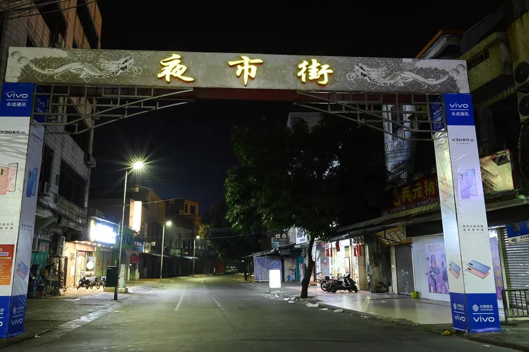 碧波荡漾但依然看见"城市美容师"忙碌的身影防疫期间不对外开放是东