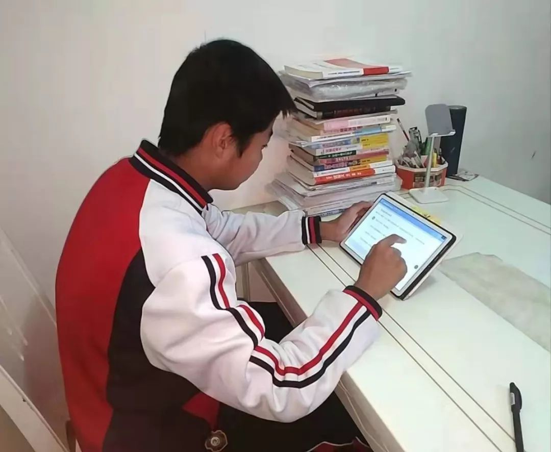 特殊时期"智慧课堂"显身手,七中学生实现"停课不停学"