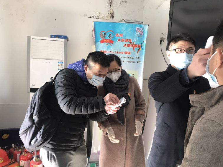 戴丽群副书记进社区了解党员战"疫"先锋队工作开展情况▲戴丽群副