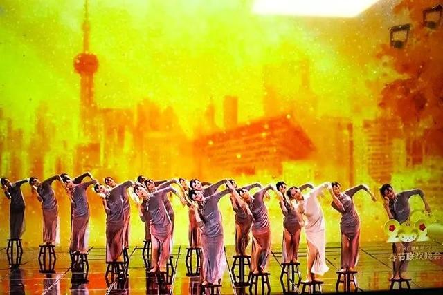 春晚舞台晨光曲美女们惊鸿一瞥每帧都是唯美水彩画