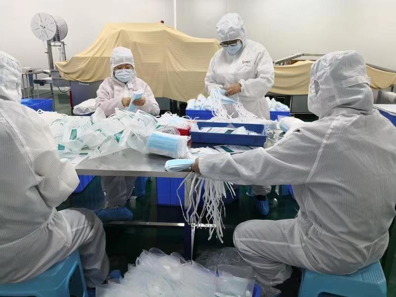 为保证华西医院"弹药"充足 成都这家企业加班加点生产20万只口罩_利康