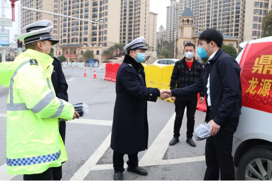 鼎力相助 抗击疫情 衡阳劳动模范蒋亚龙捐出13万套防疫物资_耒阳市