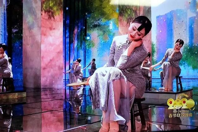 春晚舞台晨光曲美女们惊鸿一瞥每帧都是唯美水彩画