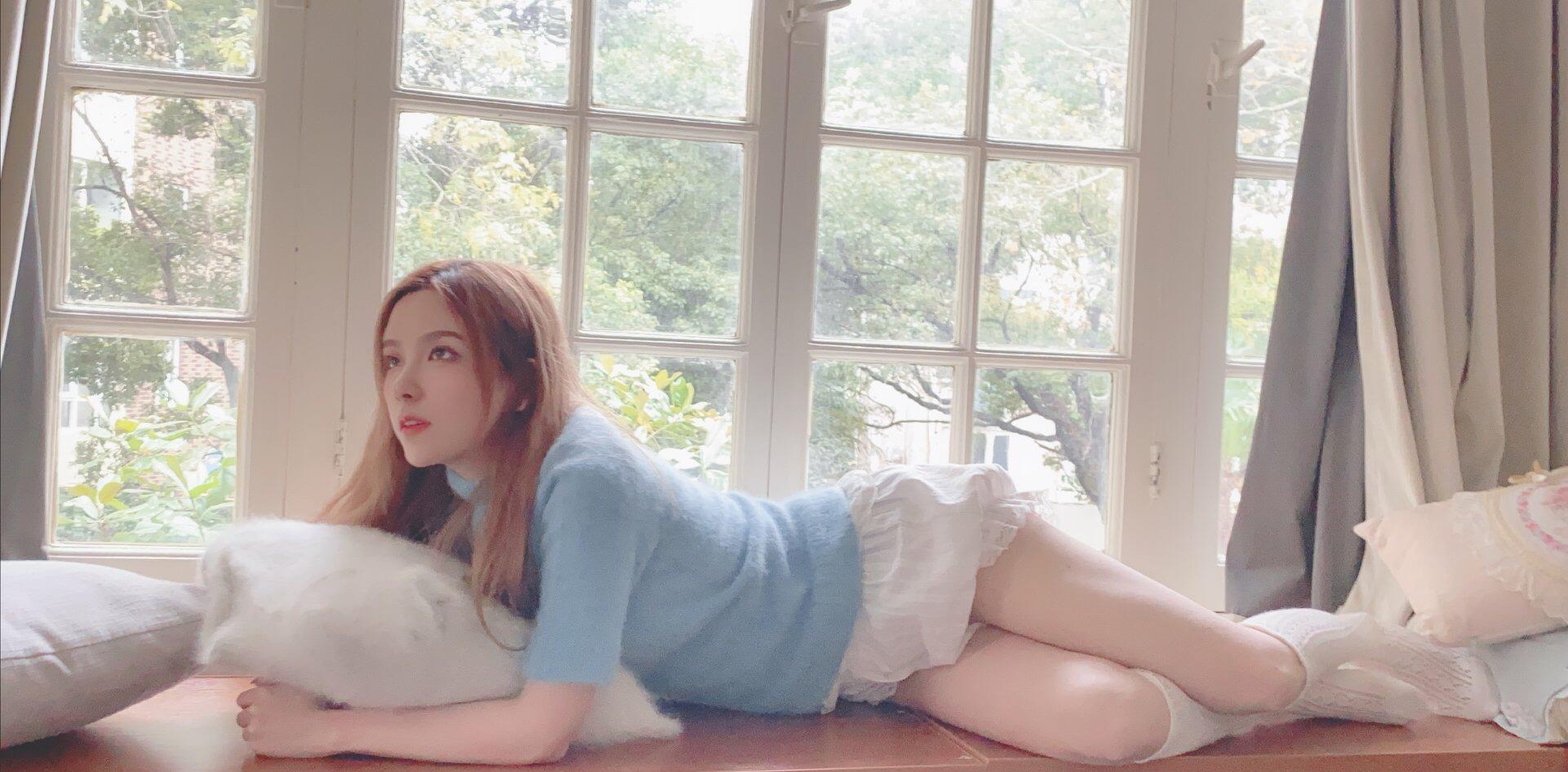 rita又有新梗,姿态调侃rita脚臭,rita回应:在家可不是这样说的