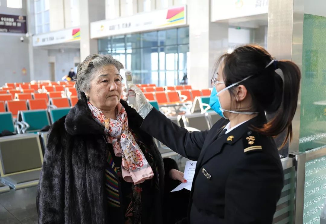 赵远凤03第四天,大年初一,9时,山巍关长,万州区区长卢勇同志来机场