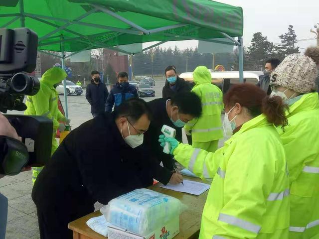 华州区委书记霍文军检查市政环卫及公共场所疫情防控工作