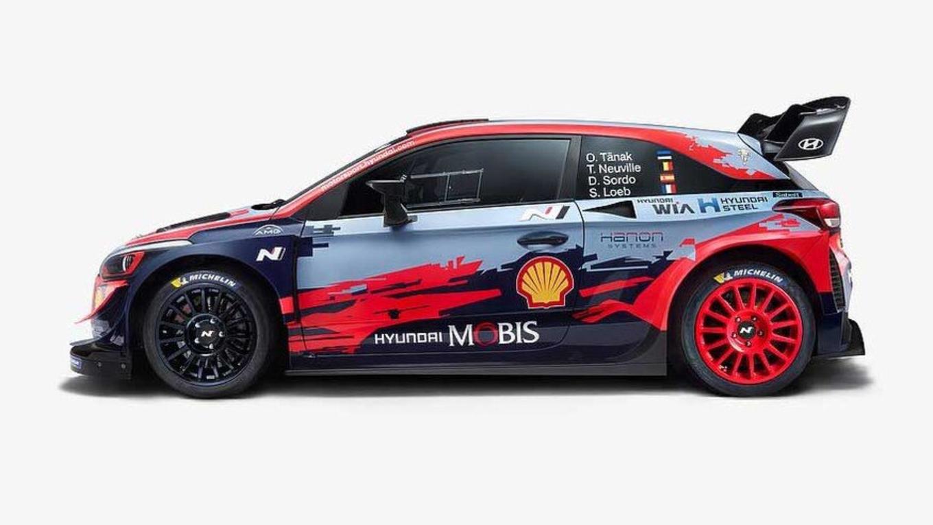 失足的现代i20拉力赛车