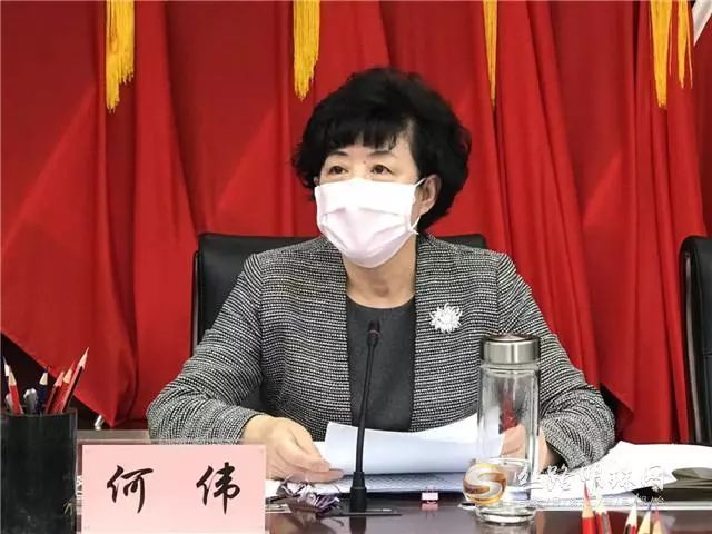 受唐仁健委托,省委常委,常务副省长宋亮主持会议副省长何伟发言