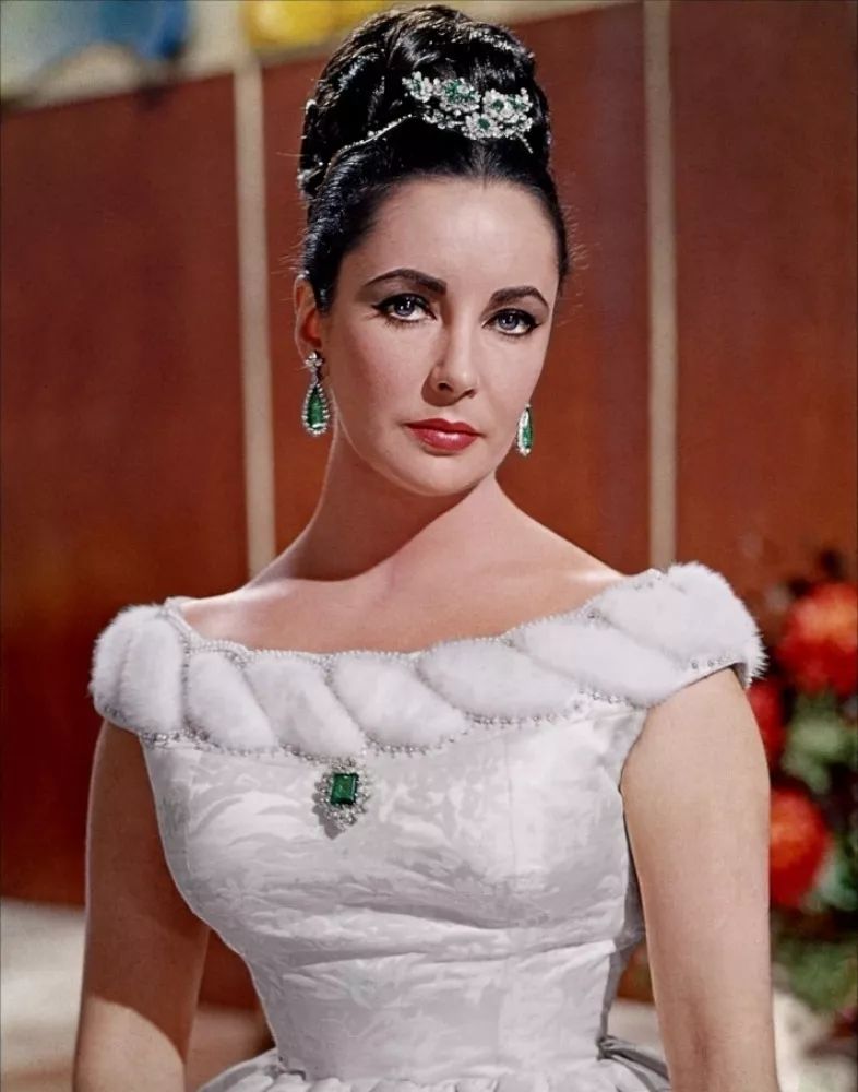 今夜与我一起打开伊丽莎白泰勒的珠宝盒