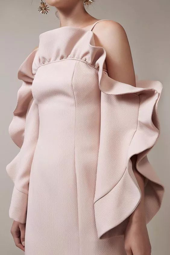 时装艺术手工压褶的独一无二荷叶边浪漫优雅的代名词