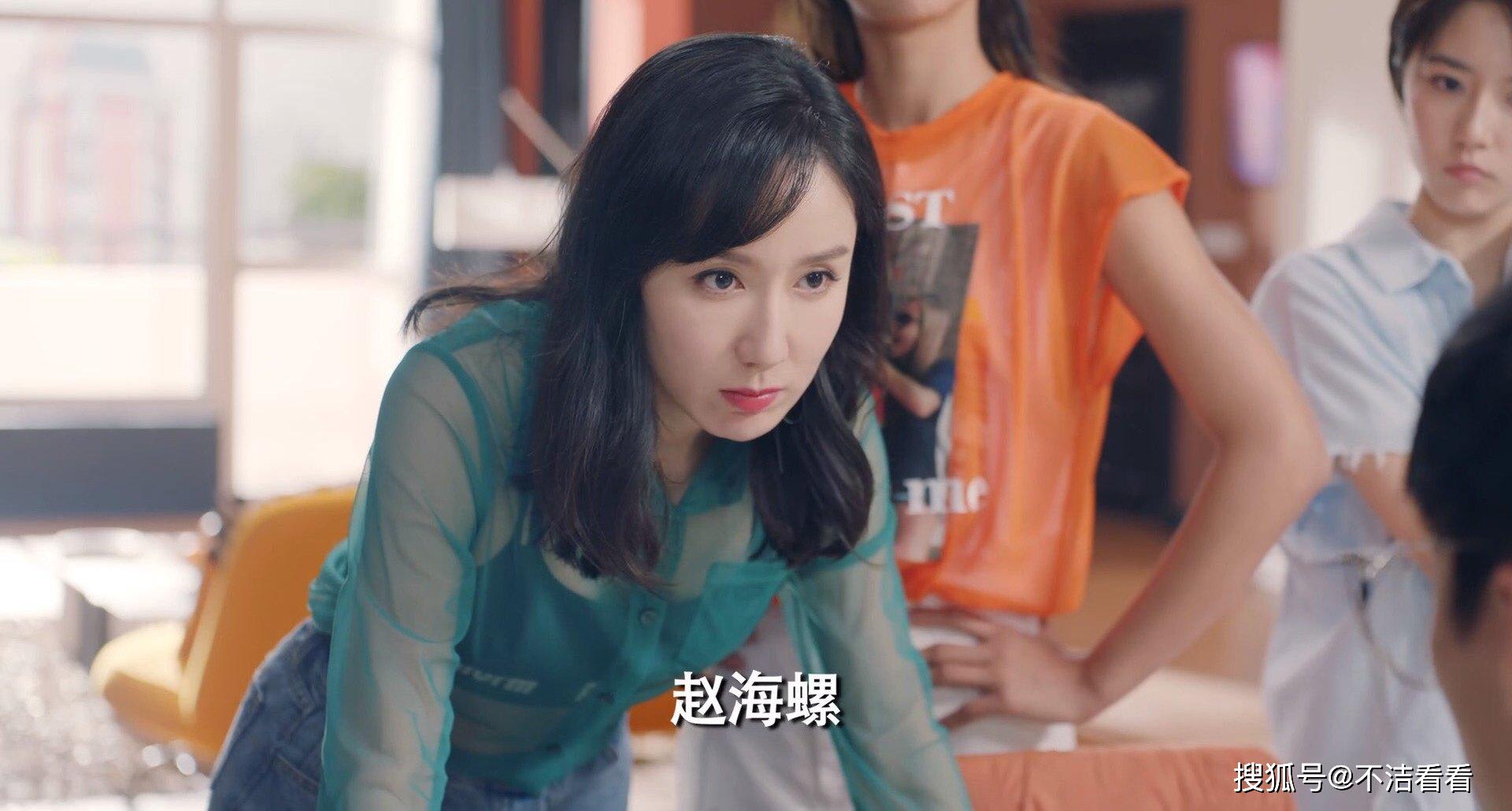《爱情公寓5》第25集一菲的衣服好评,后面不放心又加了件_胡一菲