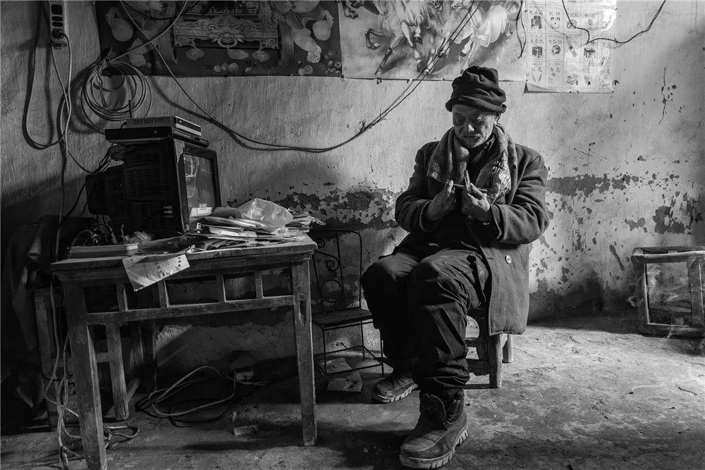 【人文纪实】苏平:留守系列 —— 留守老人的午饭_摄影