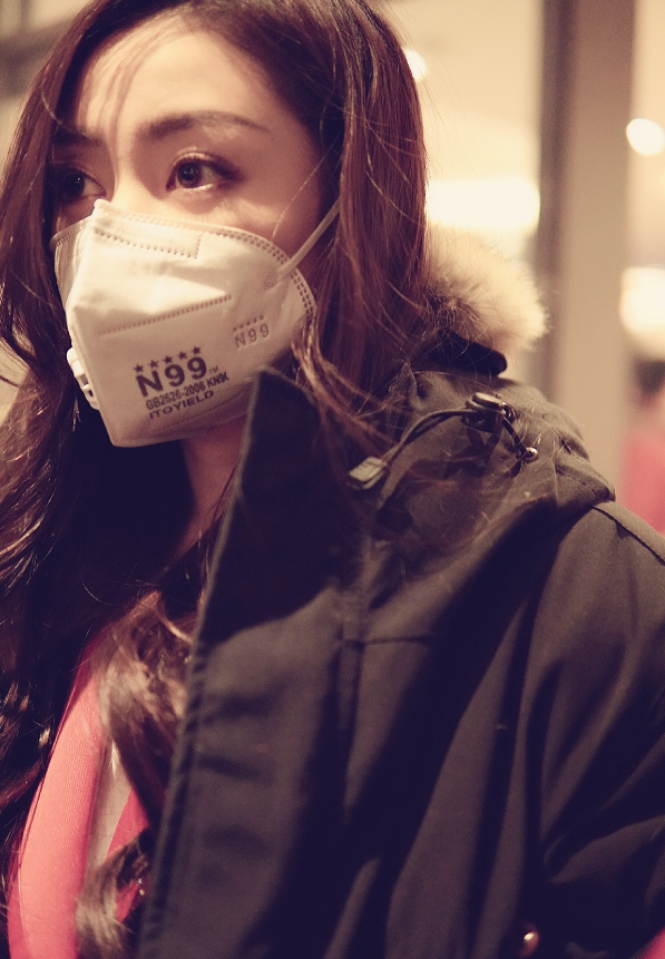 原创张天爱戴口罩真美,晒自拍美照慰问粉丝,喊话内容尽显高情商