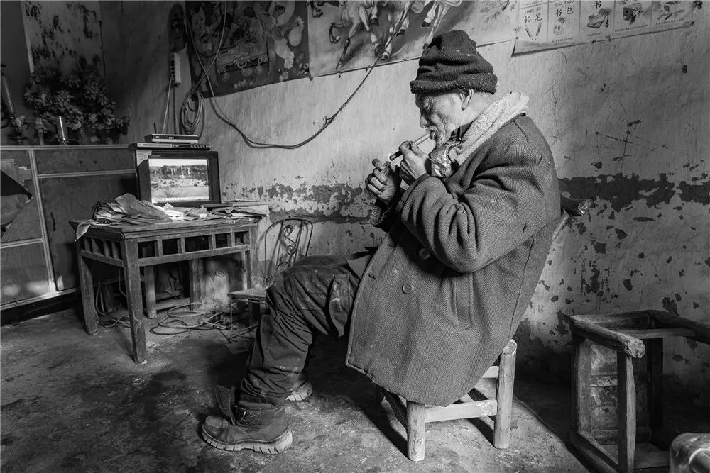 【人文纪实】苏平:留守系列 —— 留守老人的午饭_摄影