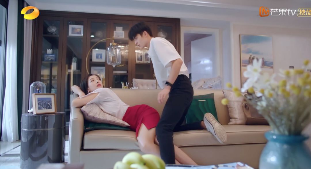 相差10岁的禁忌姐弟恋宋茜宋威龙吻到停不下来