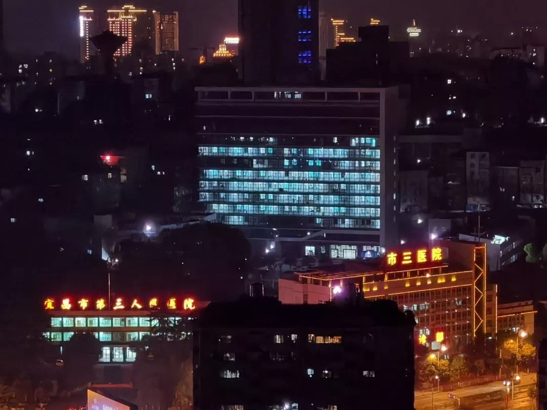 三医院(一医院供图)紧急驰援的医护人员这里还有宜昌市其他医院一名全