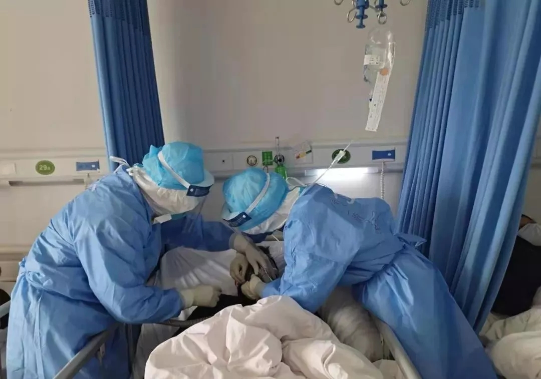 好消息陆军军医大学医疗队治愈两名重症患者