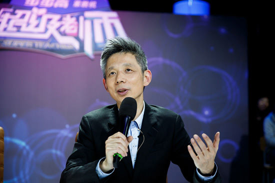 《最强大脑》主持人,复旦大学最受欢迎的老师,把观众当学生