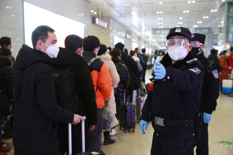 春运返程高峰 西安铁警强化疫情防控举措
