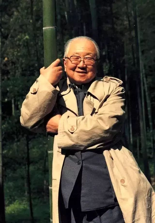 走近巨匠启功我够不上一个书法家我的职业是教书