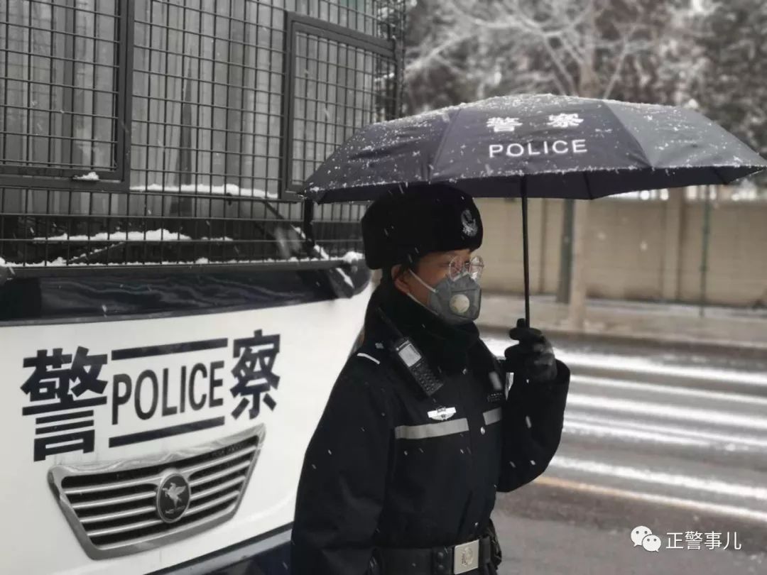 西城分局府右街派出所民警站好每一班岗.