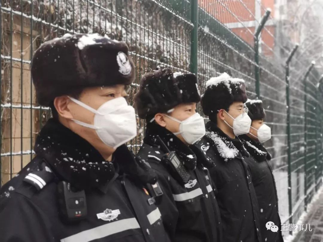 西城分局府右街派出所民警站好每一班岗.