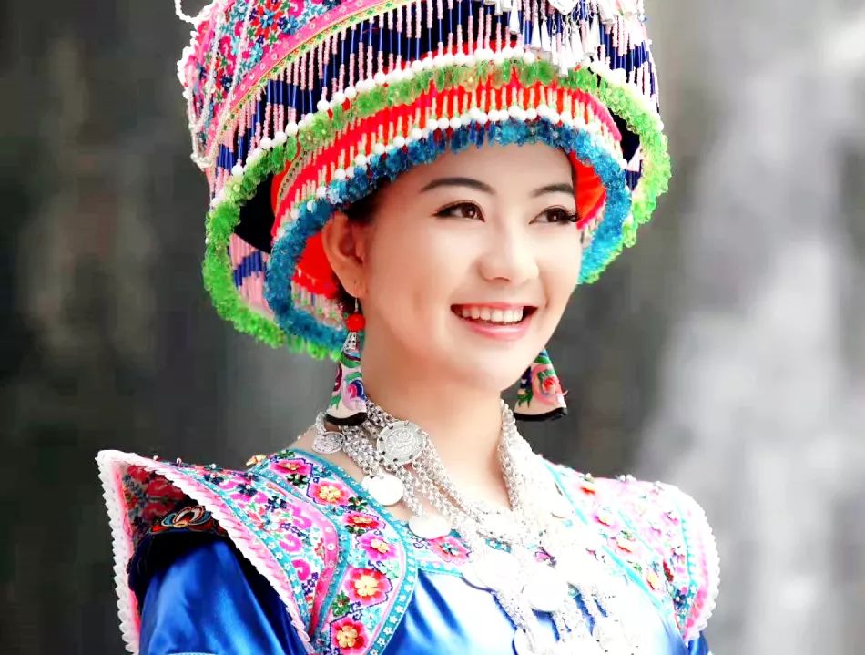 "苗岭金丝雀"邹兴兰和"苗家小精灵"罗娜依,为你唱响新年花山曲三苗线