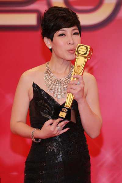 郑伊健旧爱否认感染肺炎,强调做足安全措施_黎芷珊